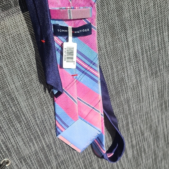 Men Tommy Hilfiger 100% Silk Pink and Blue Checkered Tie‎ Nwt